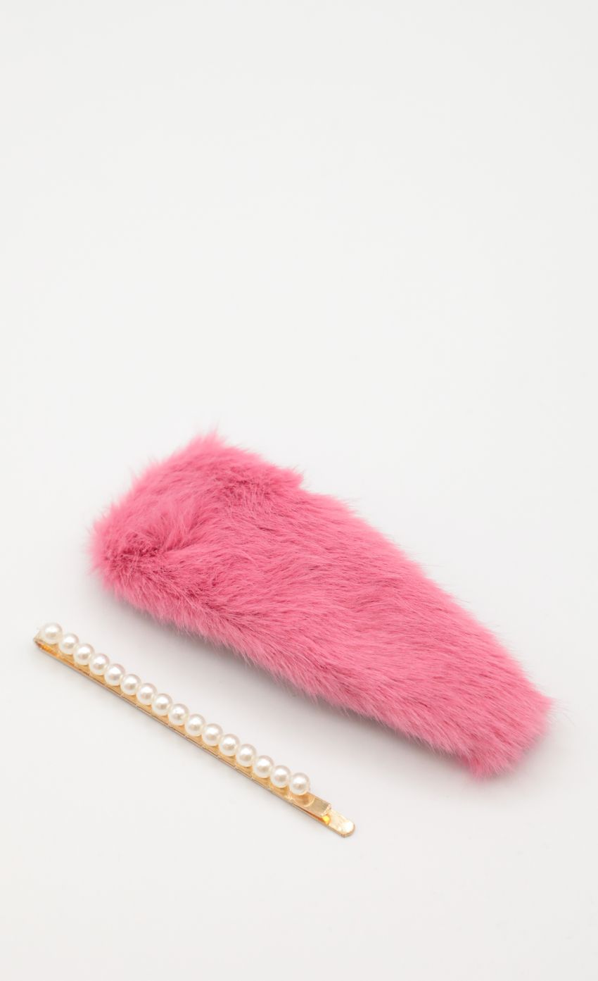 Picture Monster Diva Hair Clip Set in Pink. Source: https://media-img.lucyinthesky.com/data/Feb22_1/850xAUTO/1J7A7567-4.JPG