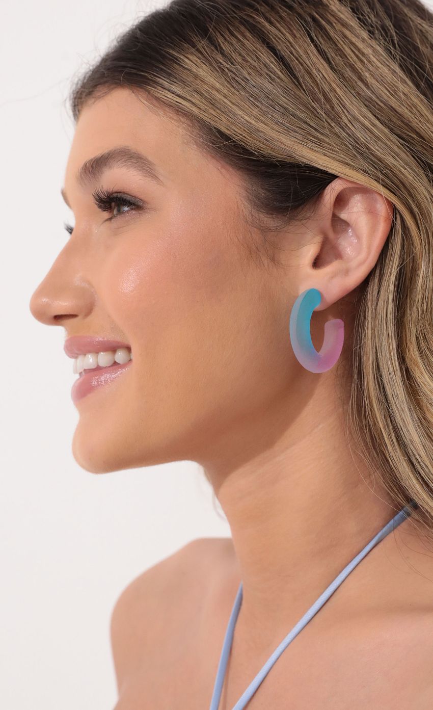 Picture Sweet An Sour Earring in Blue and Pink. Source: https://media-img.lucyinthesky.com/data/Feb22_1/850xAUTO/1V9A2285.JPG