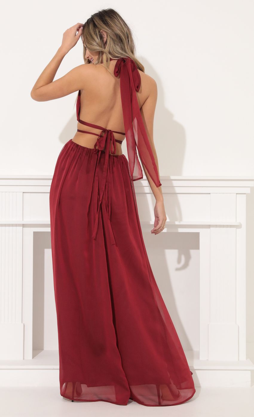 Picture Cutout Maxi in Red. Source: https://media-img.lucyinthesky.com/data/Feb22_2/850xAUTO/1V9A6653.JPG