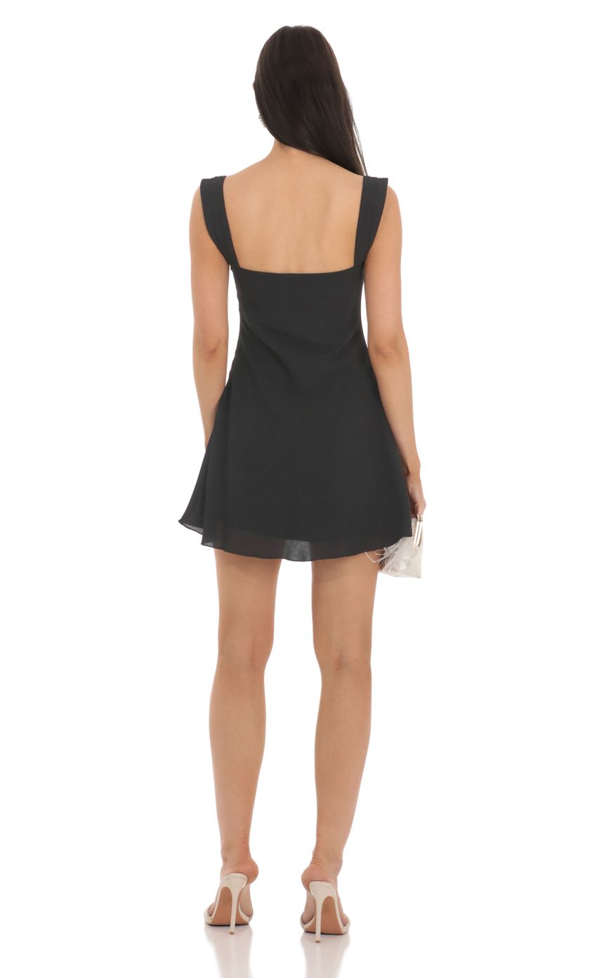 Picture Sweetheart Neck Flare Dress in Black. Source: https://media-img.lucyinthesky.com/data/Feb24/850xAUTO/58233fbb-1283-4077-909d-4acb623ec621.jpg