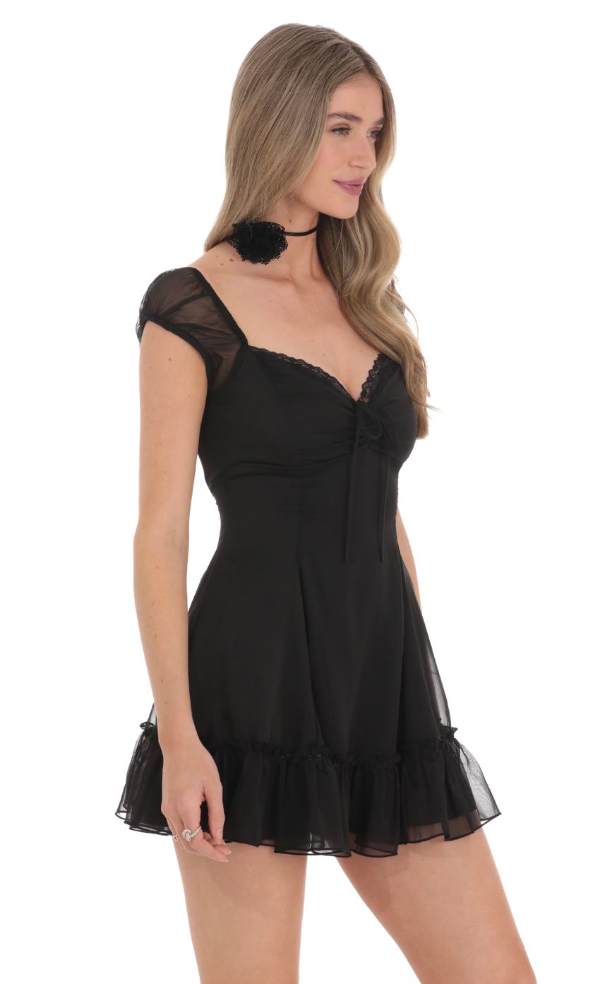 Picture Short Sleeve Sweetheart Dress in Black. Source: https://media-img.lucyinthesky.com/data/Feb24/850xAUTO/696fbd49-ba12-49c0-9966-d3b8f0e83dff.jpg