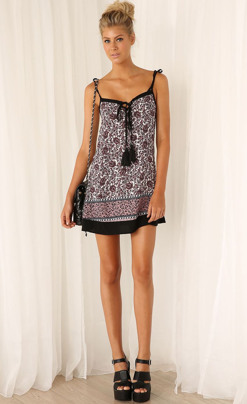 Picture GYPSY NIGHTS DRESS. Source: https://media-img.lucyinthesky.com/data/Jan15_2/850xAUTO/0Y5A2544.JPG