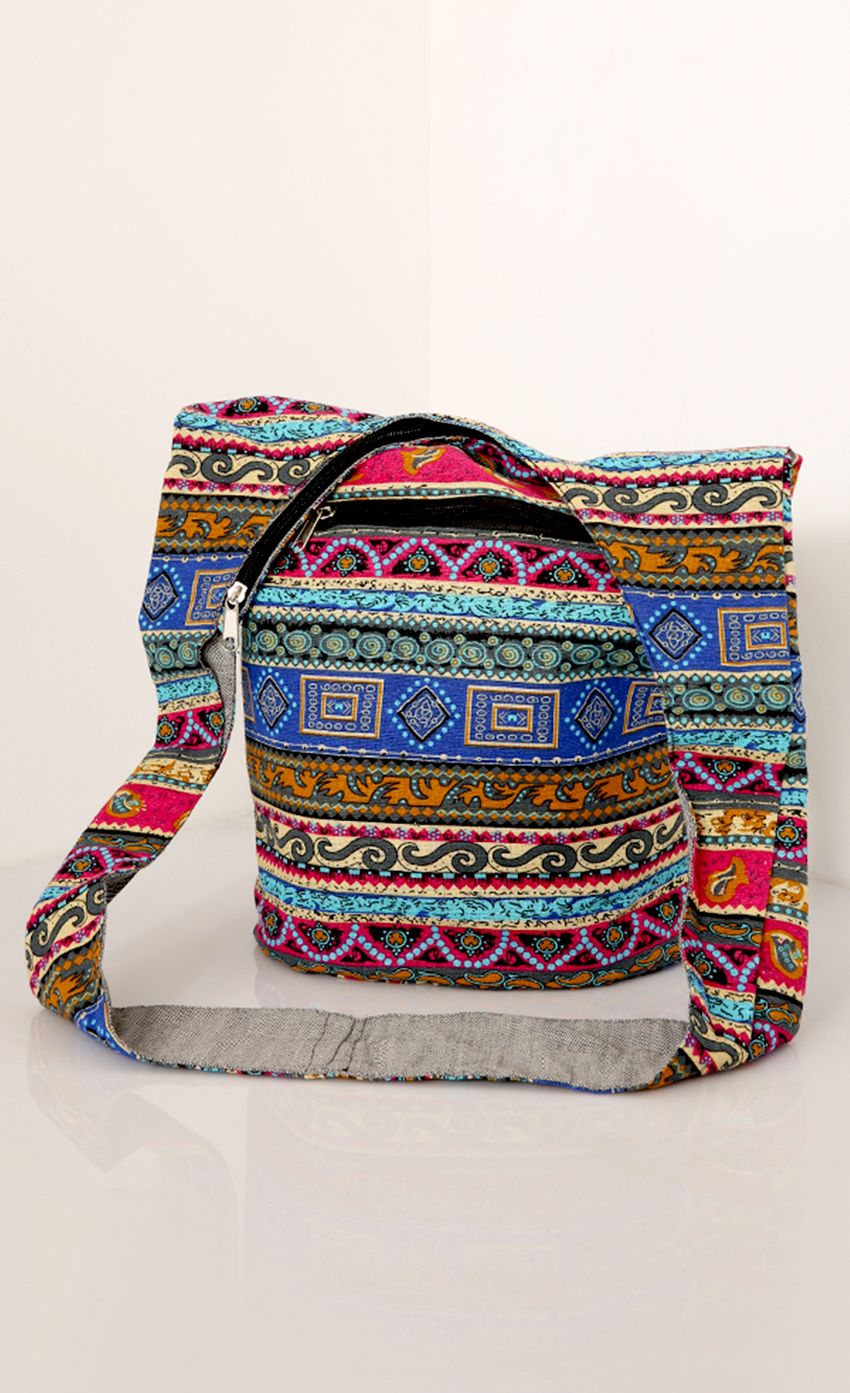 Picture BOHO QUEEN BAG. Source: https://media-img.lucyinthesky.com/data/Jan15_2/850xAUTO/0Y5A3079.JPG