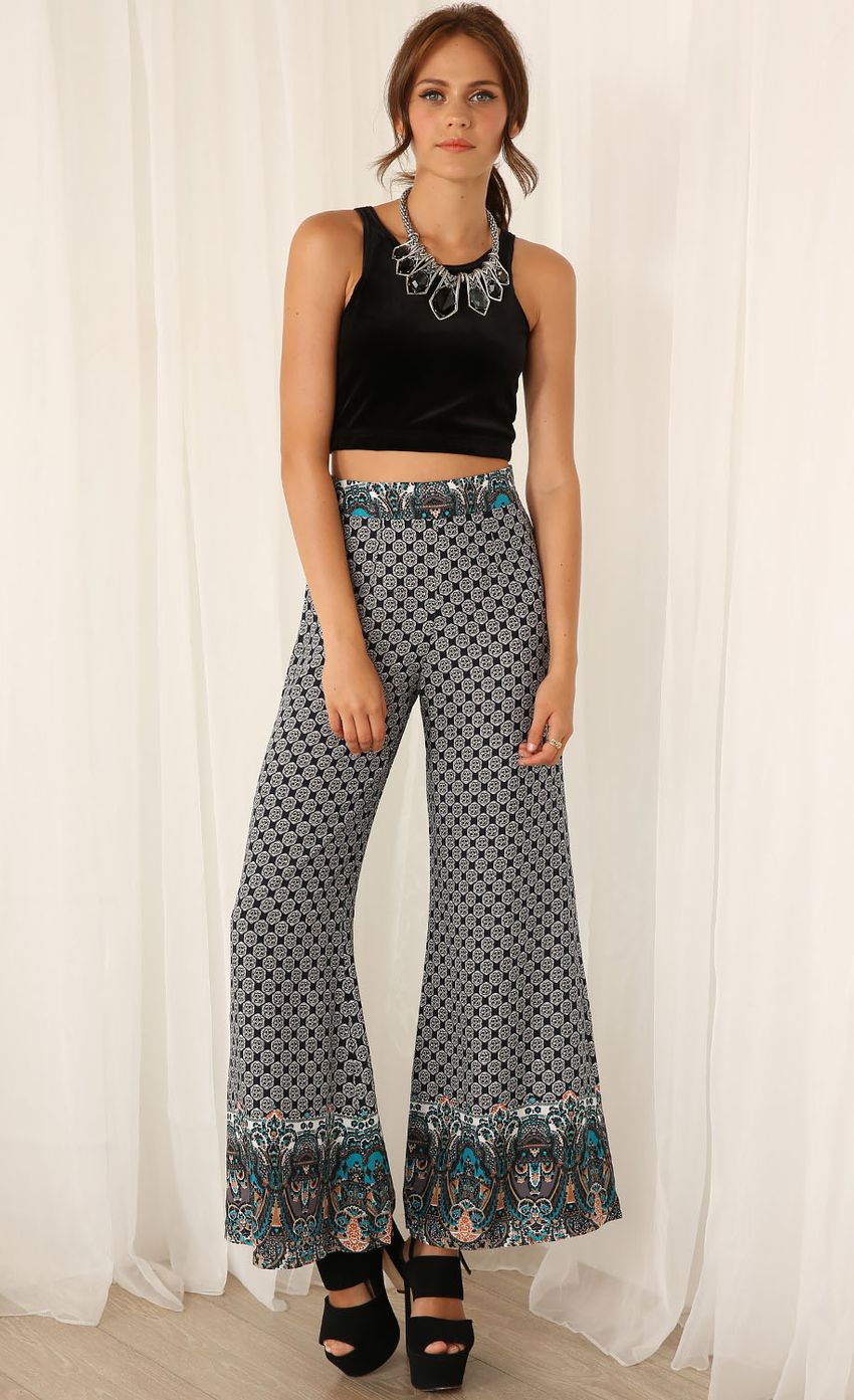 Picture ISLAND QUEEN PANTS. Source: https://media-img.lucyinthesky.com/data/Jan15_2/850xAUTO/0Y5A9185.JPG