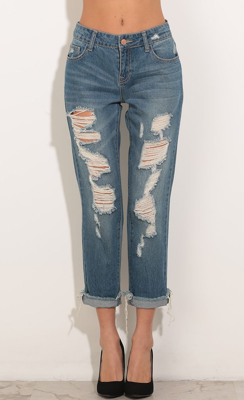 Picture MidRise Destroyed Jeans. Source: https://media-img.lucyinthesky.com/data/Jan16_1/850xAUTO/0Y5A9792.JPG
