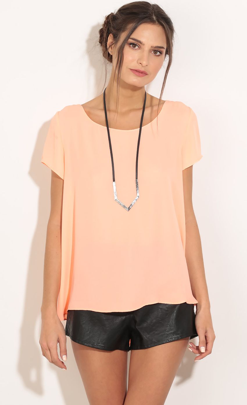 Picture Classic Day Top In Peach. Source: https://media-img.lucyinthesky.com/data/Jan16_2/850xAUTO/0Y5A3185.JPG