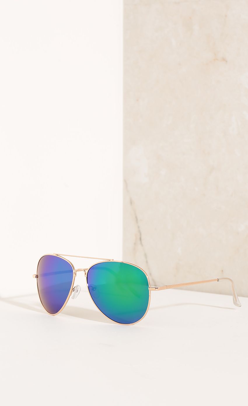 Picture Classic Aviator Sunglasses In Green. Source: https://media-img.lucyinthesky.com/data/Jan16_2/850xAUTO/0Y5A6619.JPG