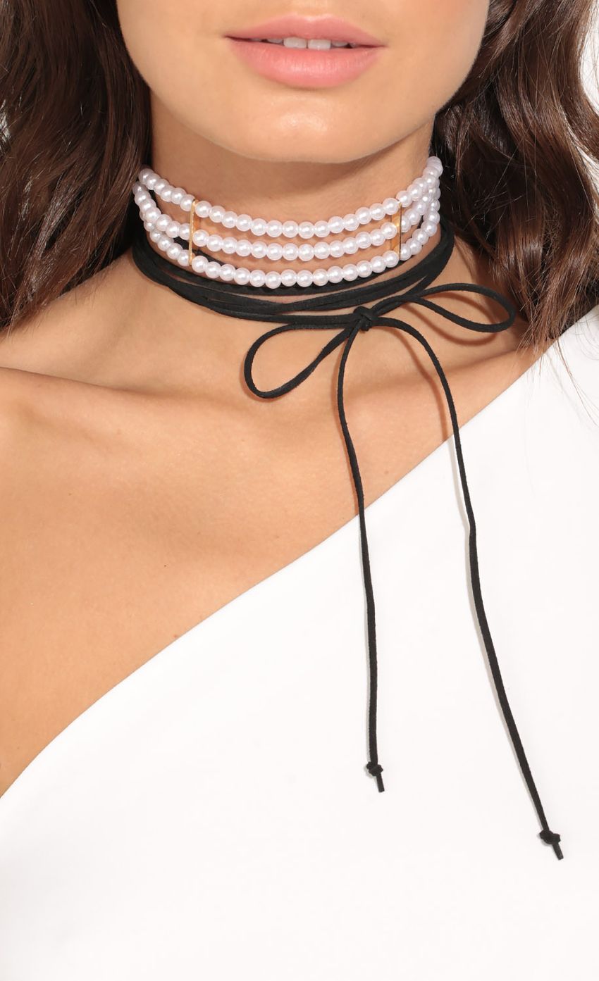 Picture Pearl Choker Necklace Set. Source: https://media-img.lucyinthesky.com/data/Jan17_1/850xAUTO/0Y5A7901.JPG
