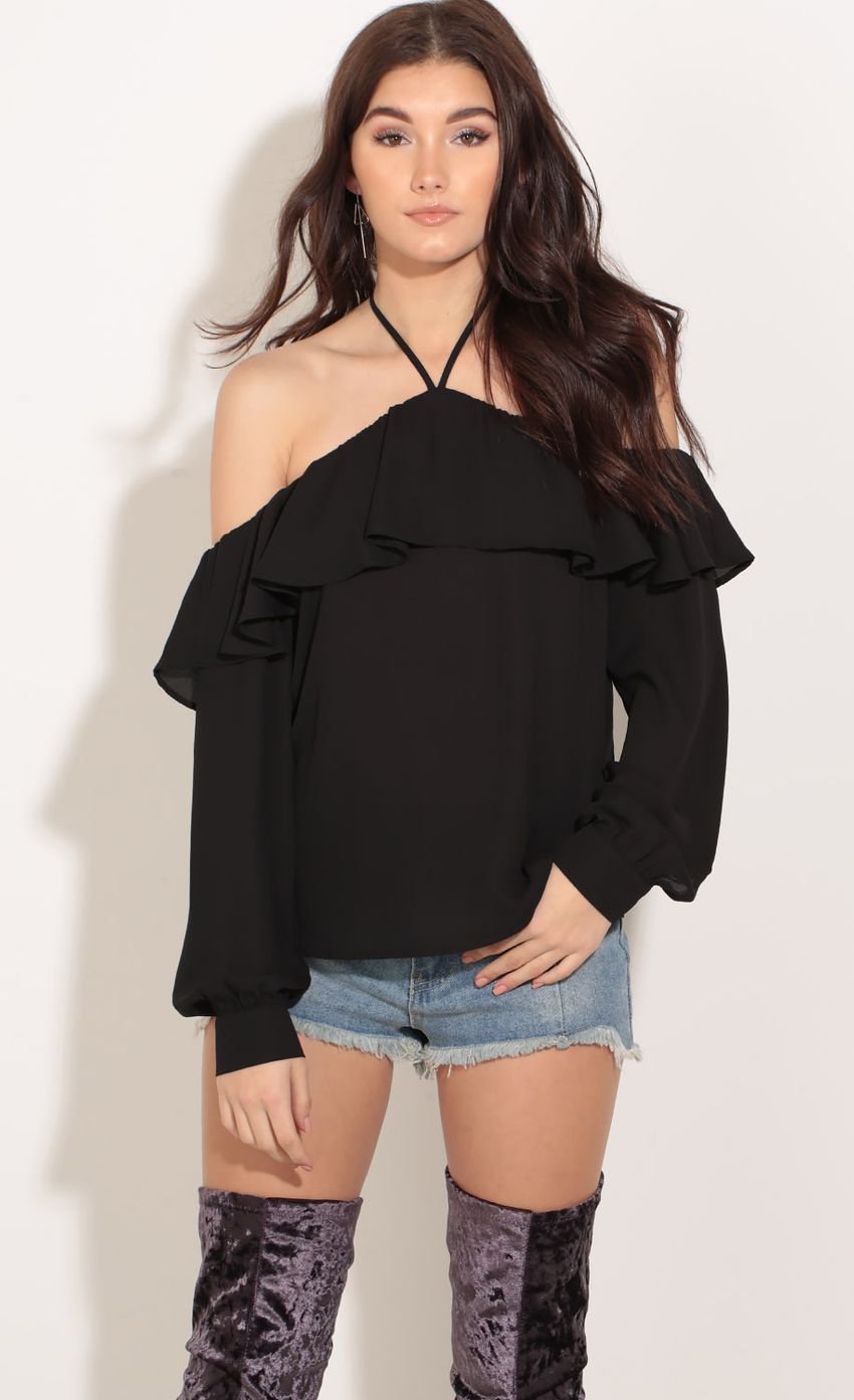 Picture Layered Top In Black. Source: https://media-img.lucyinthesky.com/data/Jan17_2/850xAUTO/0Y5A1460.JPG