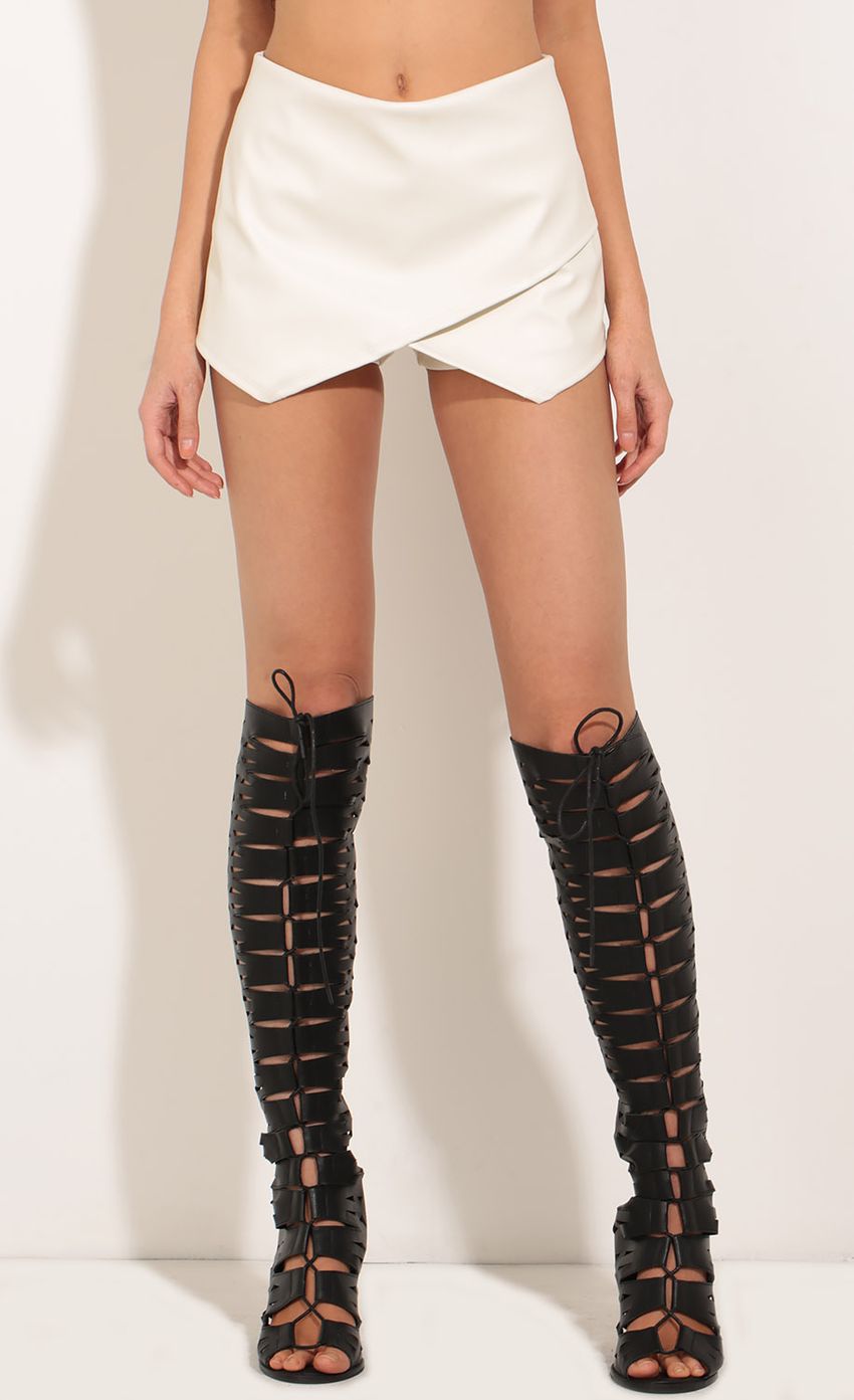 Picture Faux Leather Skort In Ivory. Source: https://media-img.lucyinthesky.com/data/Jan17_2/850xAUTO/0Y5A8388.JPG