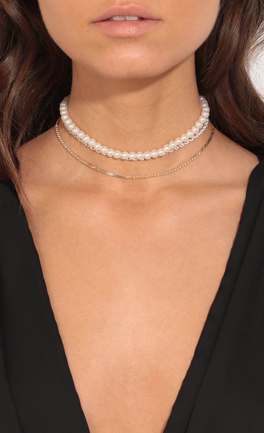 Picture Pearl Choker Necklace Set. Source: https://media-img.lucyinthesky.com/data/Jan17_2/850xAUTO/0Y5A9400.JPG