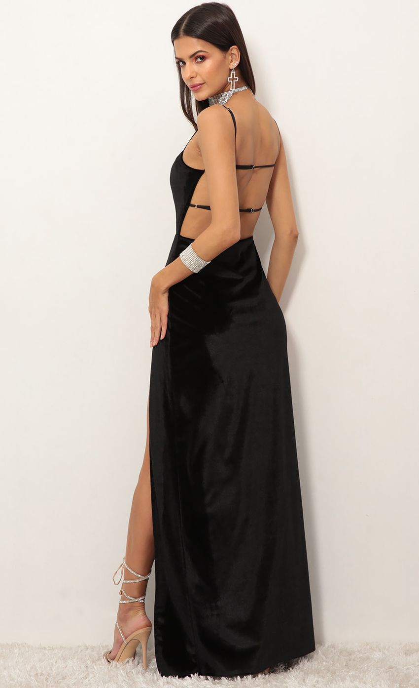 Picture Giana Velvet Maxi in Black. Source: https://media-img.lucyinthesky.com/data/Jan19_1/850xAUTO/0Y5A9140.JPG