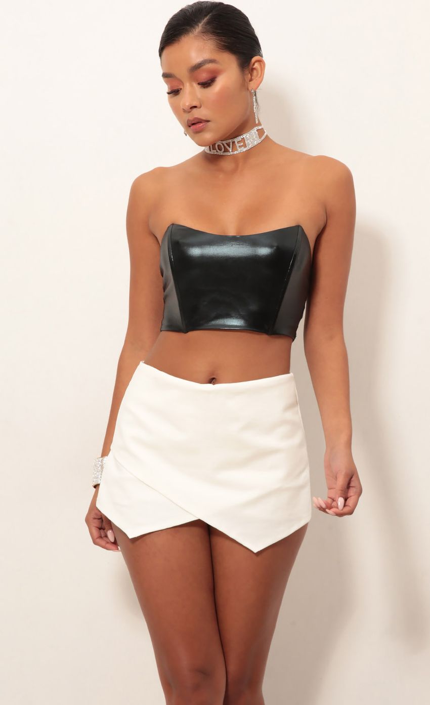 Picture Asymmetric Skort in Ivory. Source: https://media-img.lucyinthesky.com/data/Jan19_2/850xAUTO/0Y5A5052.JPG