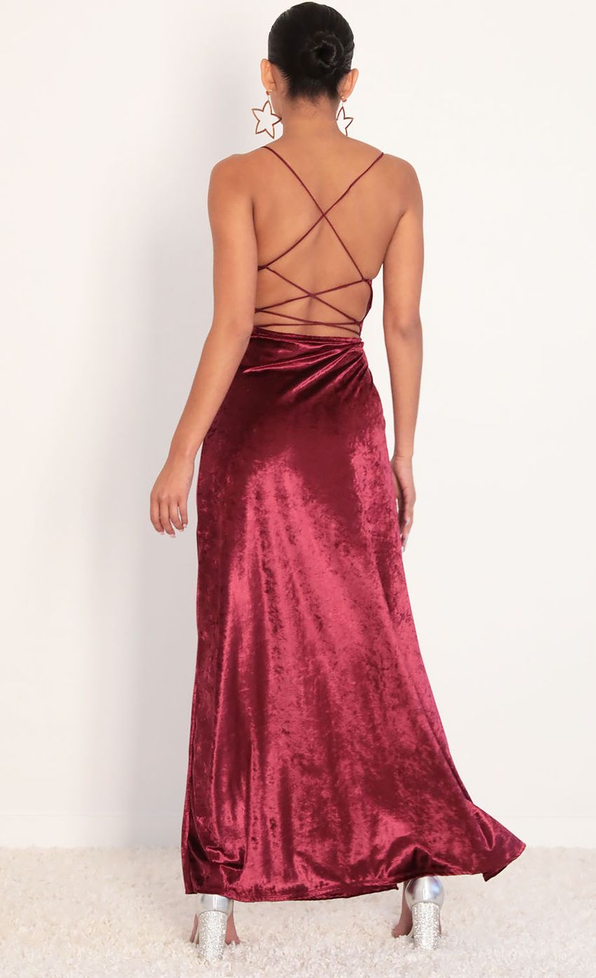 Picture Front Twist Velvet Maxi in Merlot. Source: https://media-img.lucyinthesky.com/data/Jan20_2/850xAUTO/781A0132.JPG