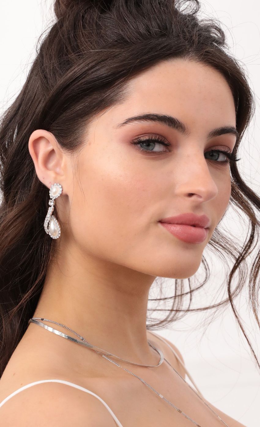 Picture Pearl Gala Earrings. Source: https://media-img.lucyinthesky.com/data/Jan21_1/850xAUTO/1V9A8304.JPG
