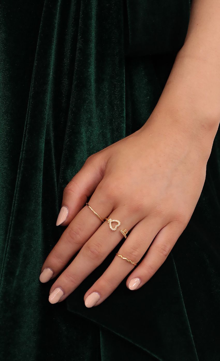 Picture Wrapped Around My Finger Ring Set. Source: https://media-img.lucyinthesky.com/data/Jan21_2/850xAUTO/1V9A2522.JPG