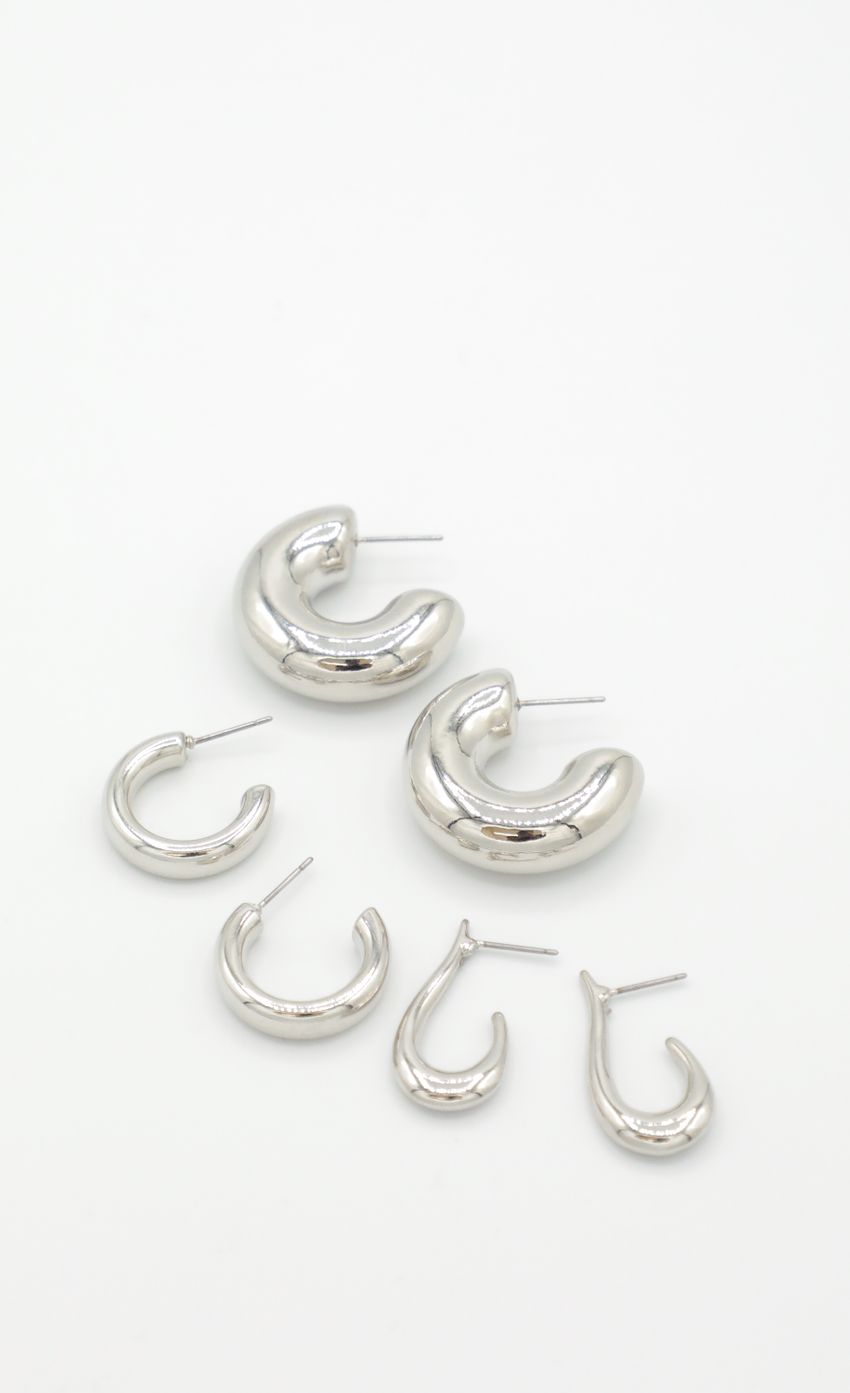 Picture Silver Linings Earring Set in Silver. Source: https://media-img.lucyinthesky.com/data/Jan22_1/850xAUTO/1J7A5428.JPG
