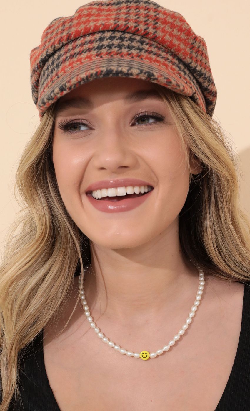 Picture Pearly Whites Necklace in White. Source: https://media-img.lucyinthesky.com/data/Jan22_1/850xAUTO/2V9A3646.JPG