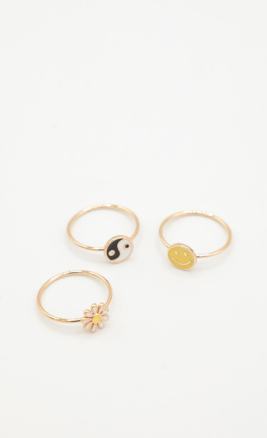 Picture Good Vibes Only Ring Set in Gold. Source: https://media-img.lucyinthesky.com/data/Jan22_2/850xAUTO/1J7A1867.JPG