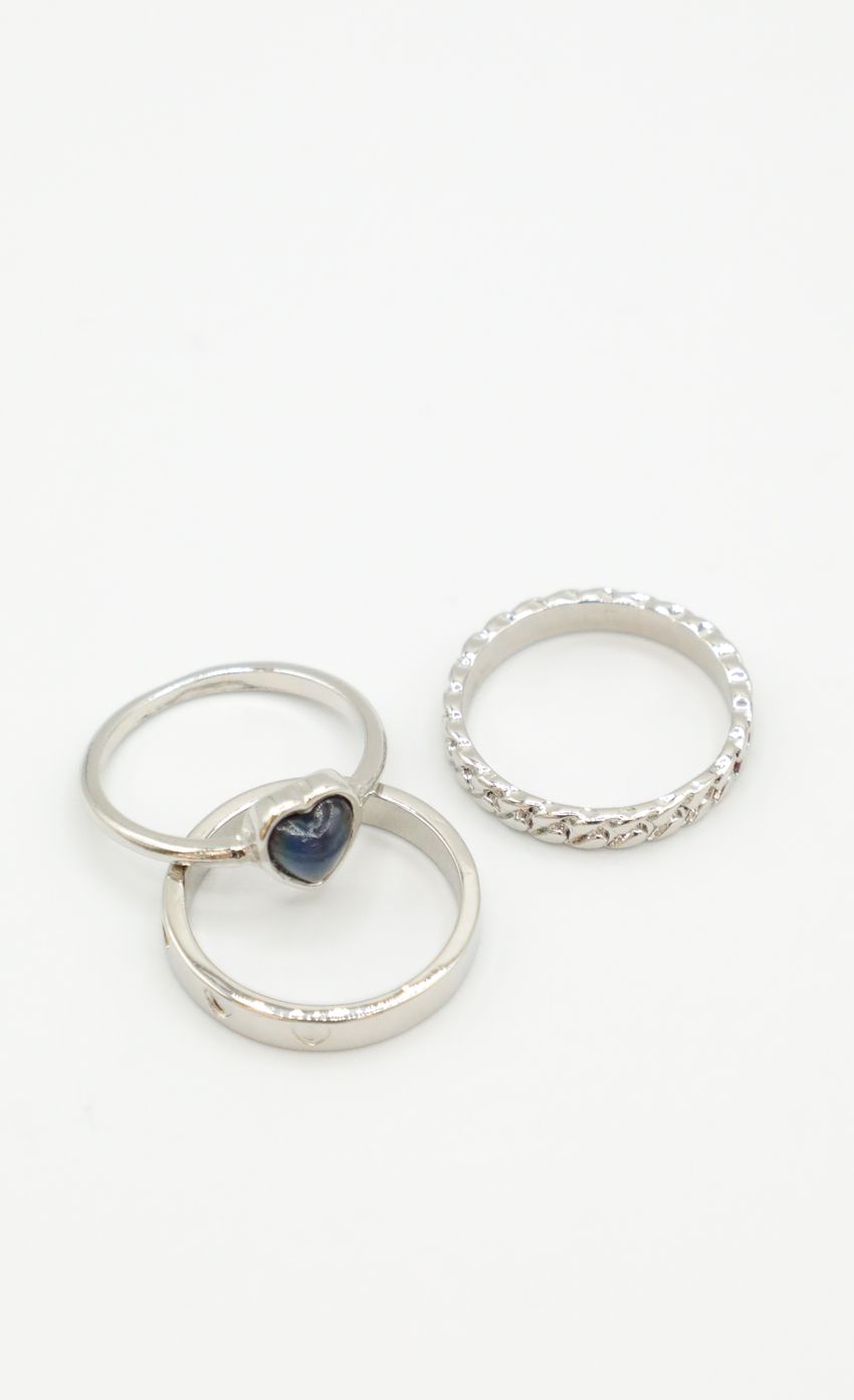 Picture Miss Moody Ring Set in Silver. Source: https://media-img.lucyinthesky.com/data/Jan22_2/850xAUTO/1J7A1872.JPG