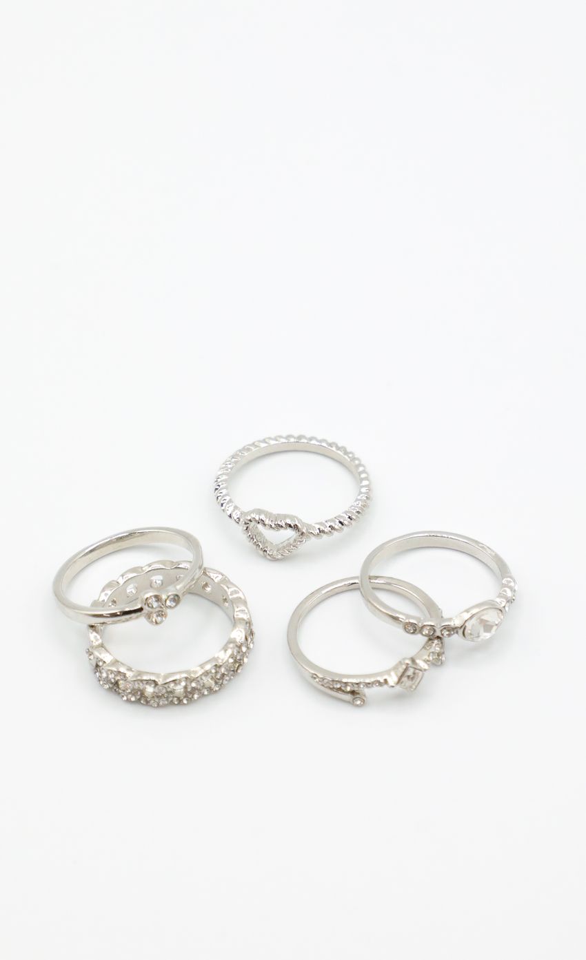 Picture Queen Of Everything Ring Set in Silver. Source: https://media-img.lucyinthesky.com/data/Jan22_2/850xAUTO/1J7A1894.JPG