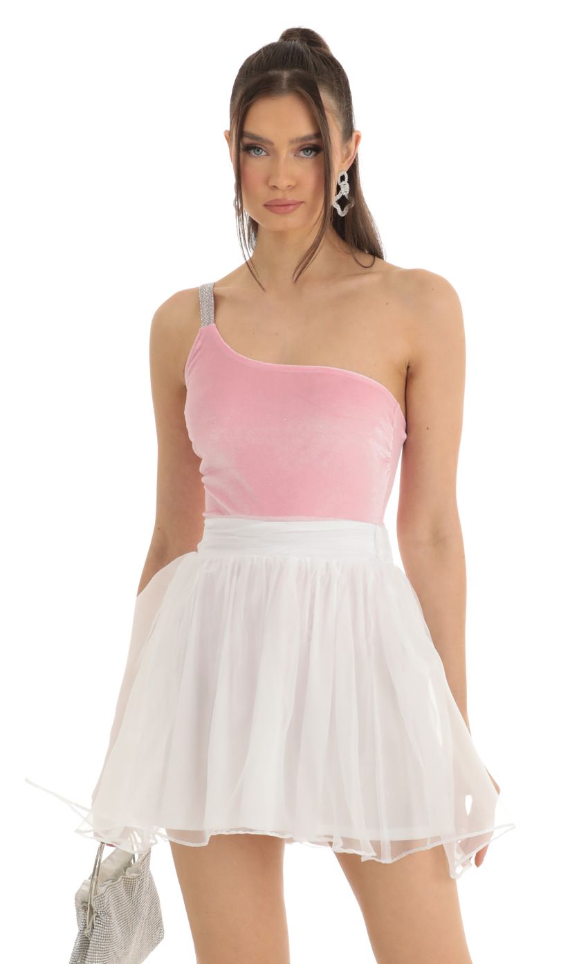 Picture Skater Skirt in White. Source: https://media-img.lucyinthesky.com/data/Jan23/850xAUTO/270a274f-579a-4a44-a02b-9186385a22aa.jpg