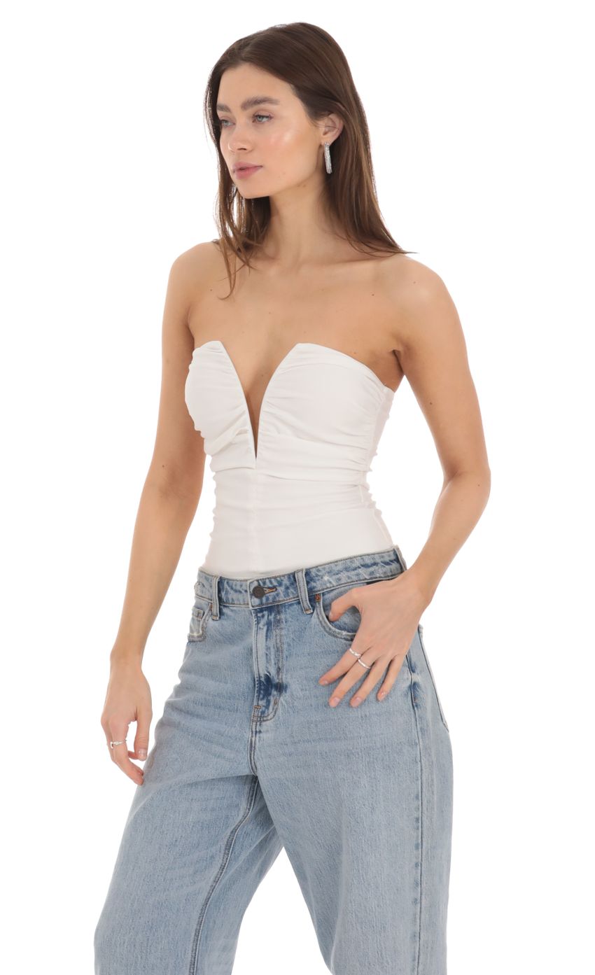 Picture Ruched Strapless Bodysuit in White. Source: https://media-img.lucyinthesky.com/data/Jan24/850xAUTO/2becedc2-406c-4fda-866a-2d16fb63924d.jpg