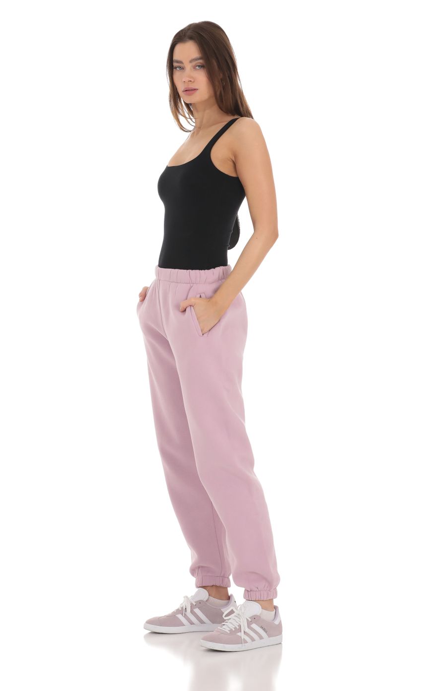 Picture Loose Fit Fleece Sweatpants in Lilac. Source: https://media-img.lucyinthesky.com/data/Jan24/850xAUTO/45d5a482-9edc-4b65-b9a0-ce435a15e30b.jpg
