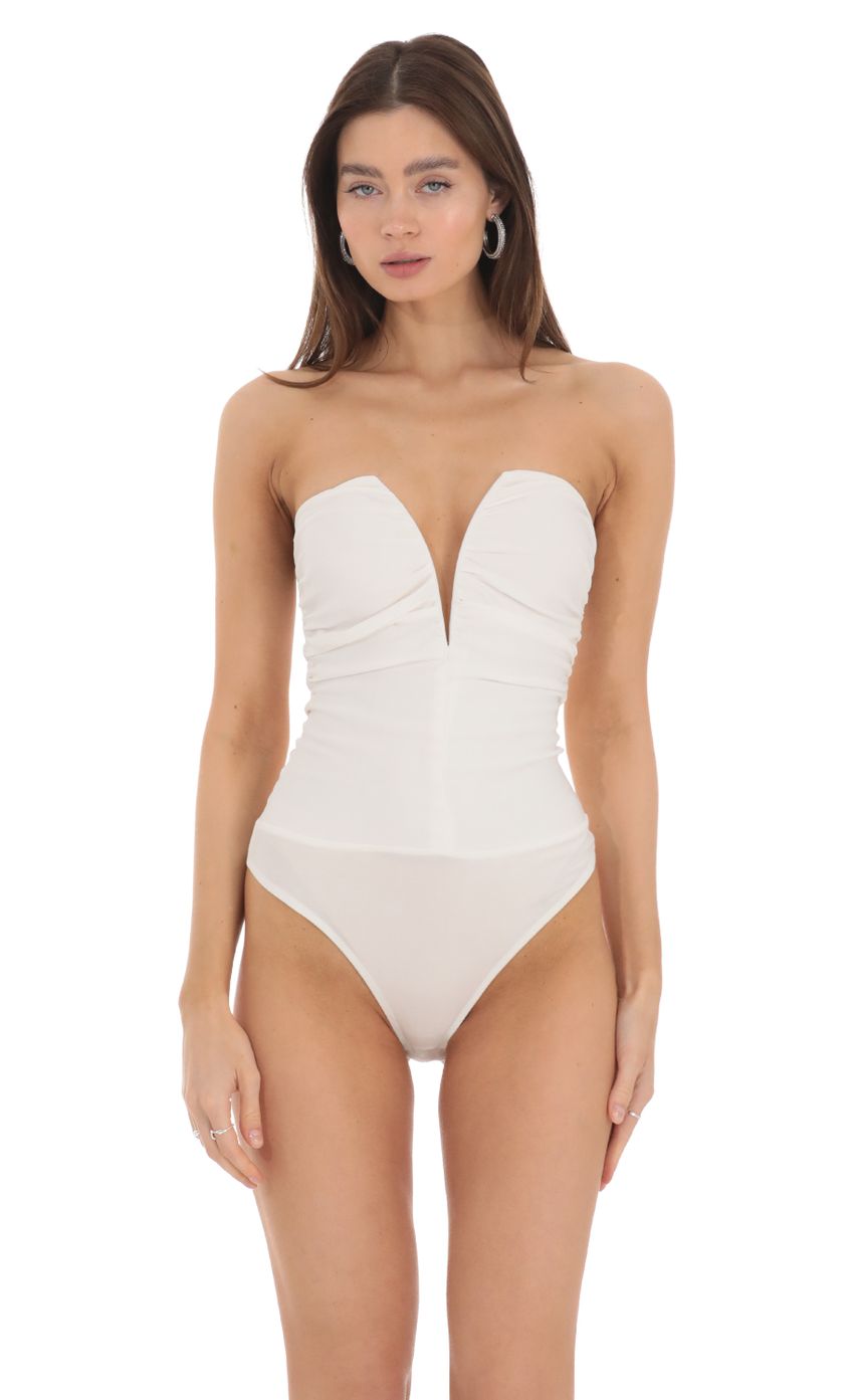 Picture Ruched Strapless Bodysuit in White. Source: https://media-img.lucyinthesky.com/data/Jan24/850xAUTO/47af7d9b-d5b2-4e6d-a240-a5f8d9470aeb.jpg