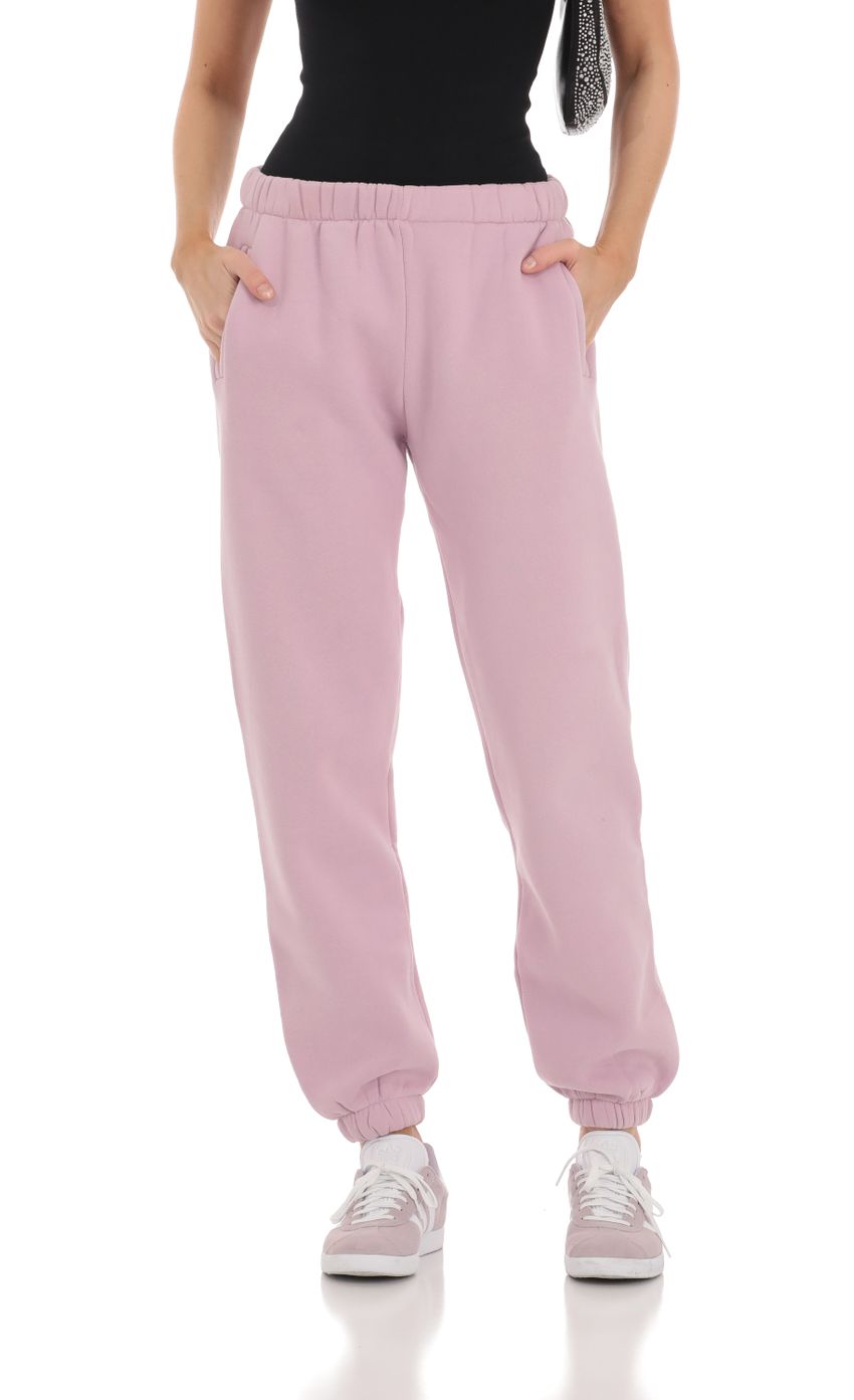Picture Loose Fit Fleece Sweatpants in Lilac. Source: https://media-img.lucyinthesky.com/data/Jan24/850xAUTO/ee24ed4f-8760-4057-85df-df802b0cbd83.jpg