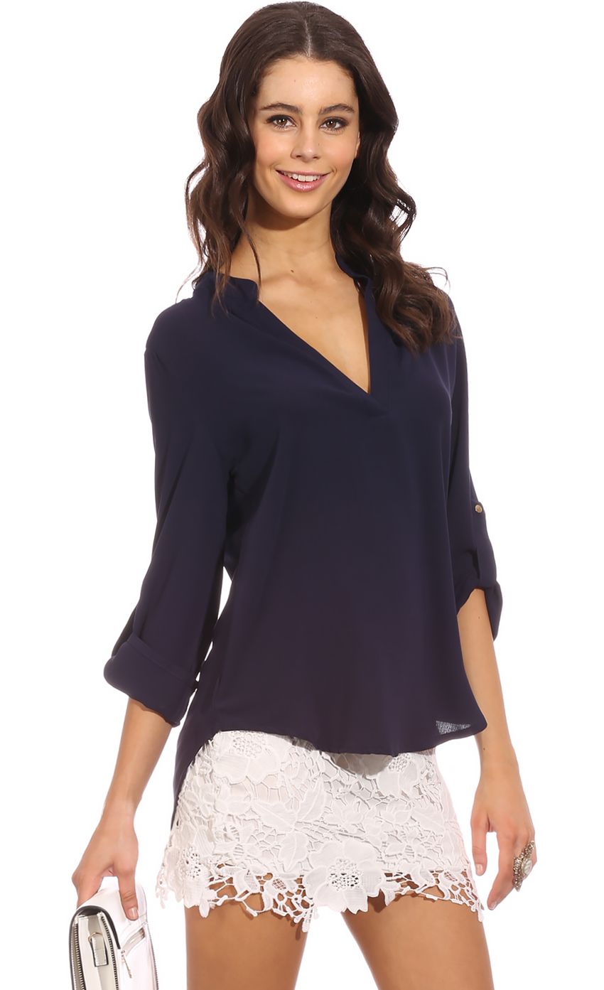 Picture PERFECT IN TIME TOP IN NAVY. Source: https://media-img.lucyinthesky.com/data/Jul14_2/850xAUTO/0Y5A0501SLIM.JPG