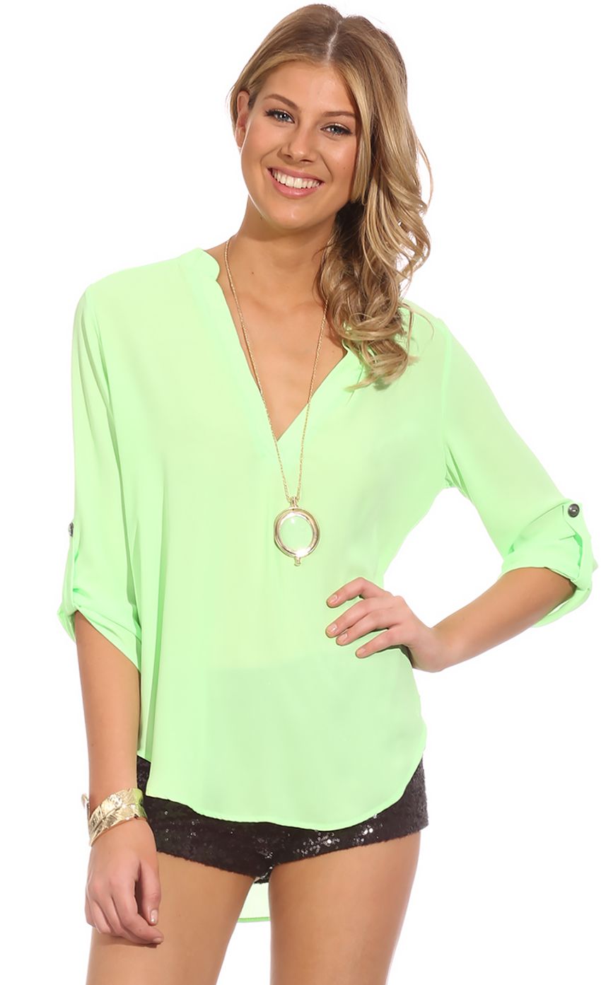 Picture PERFECT IN TIME TOP IN GREEN. Source: https://media-img.lucyinthesky.com/data/Jul14_2/850xAUTO/0Y5A0703.JPG