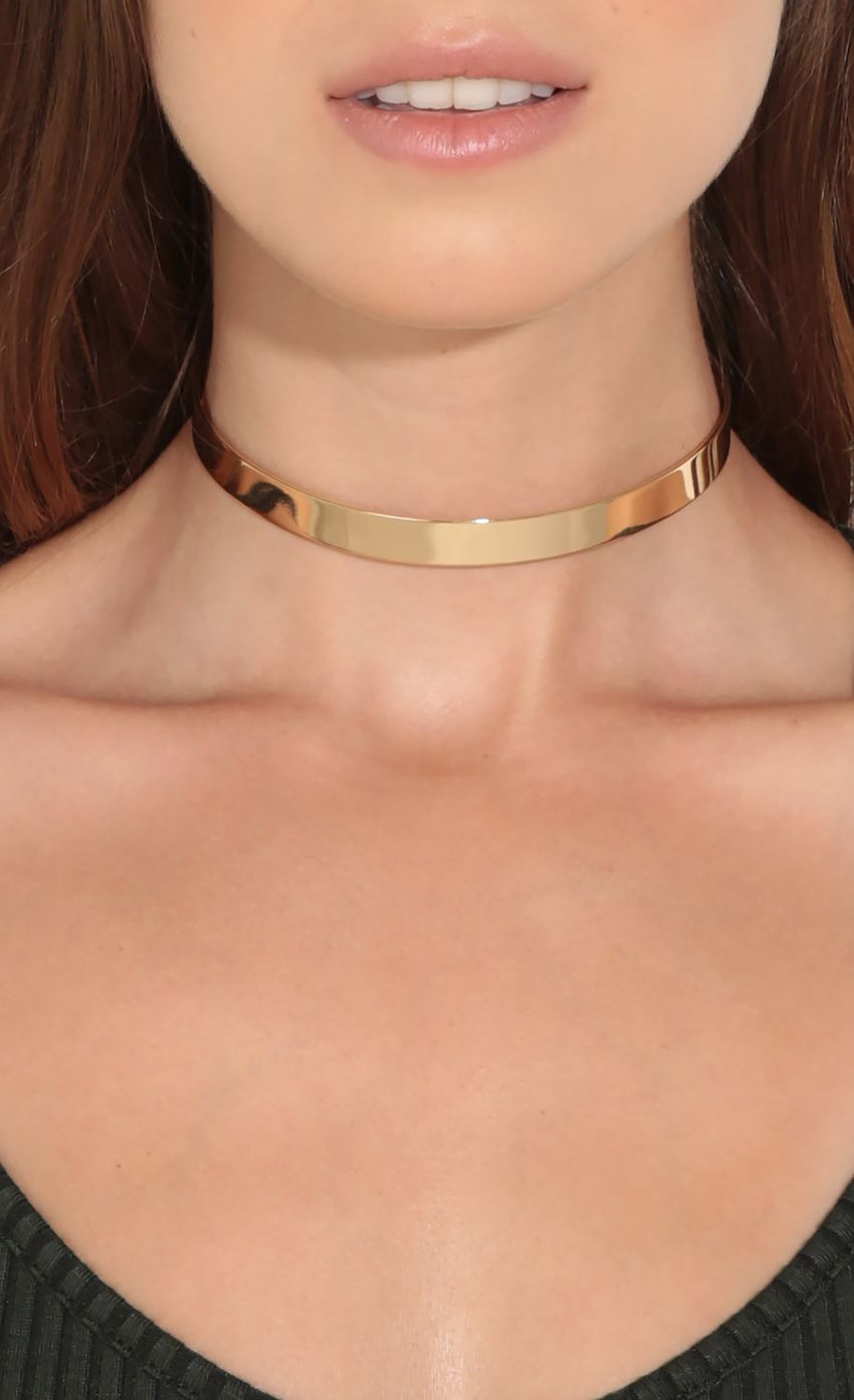 Picture Choker Necklace In Gold. Source: https://media-img.lucyinthesky.com/data/Jul16_1/850xAUTO/0Y5A6050.JPG