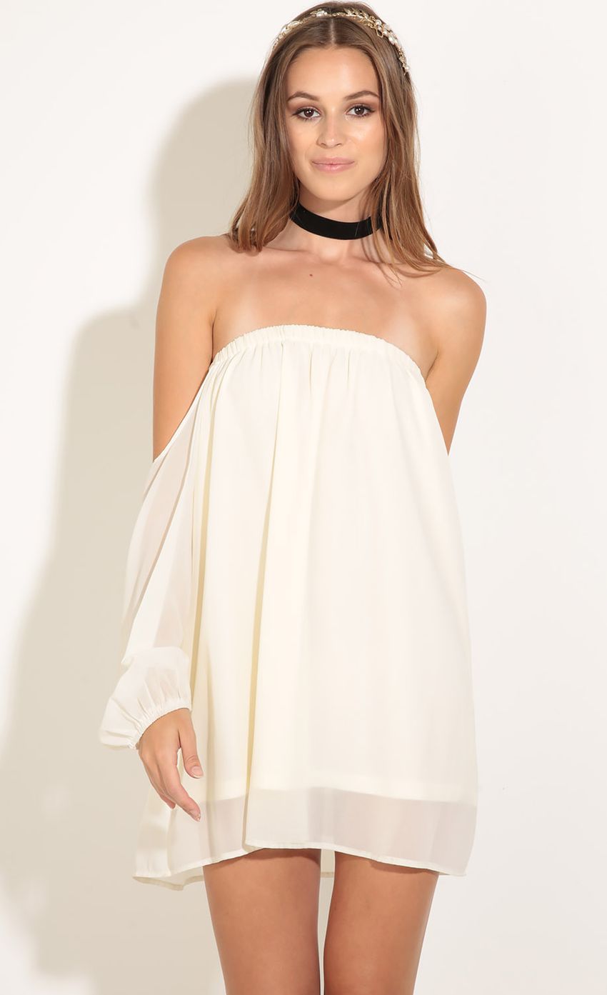 Picture Chiffon Dress In Vanilla. Source: https://media-img.lucyinthesky.com/data/Jul16_1/850xAUTO/0Y5A8081.JPG