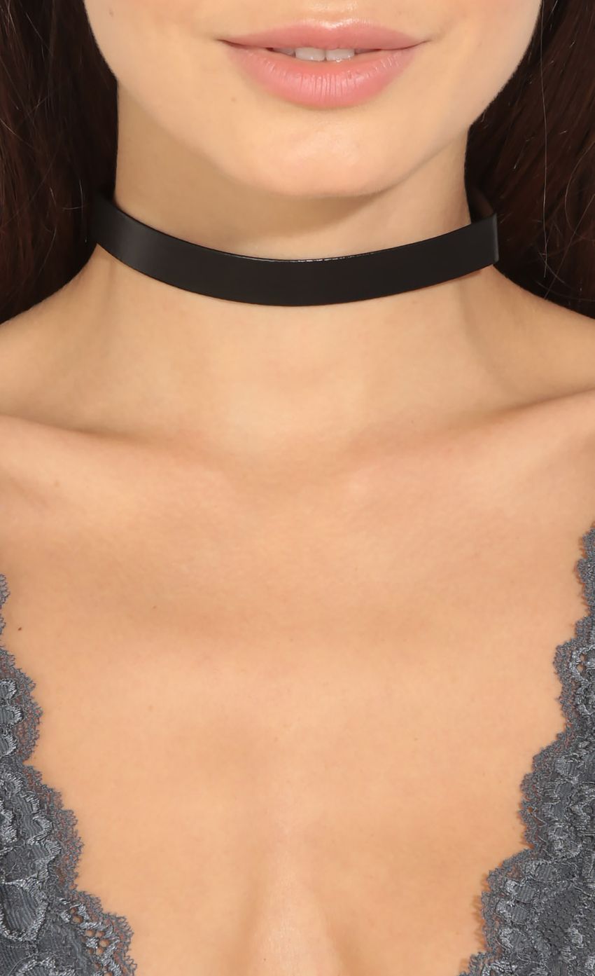 Picture Choker Necklace In Black. Source: https://media-img.lucyinthesky.com/data/Jul16_2/850xAUTO/0Y5A7138.JPG