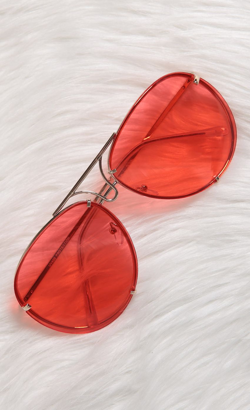Picture Beverly Aviators in Ruby. Source: https://media-img.lucyinthesky.com/data/Jul17_2/850xAUTO/0Y5A1901.JPG