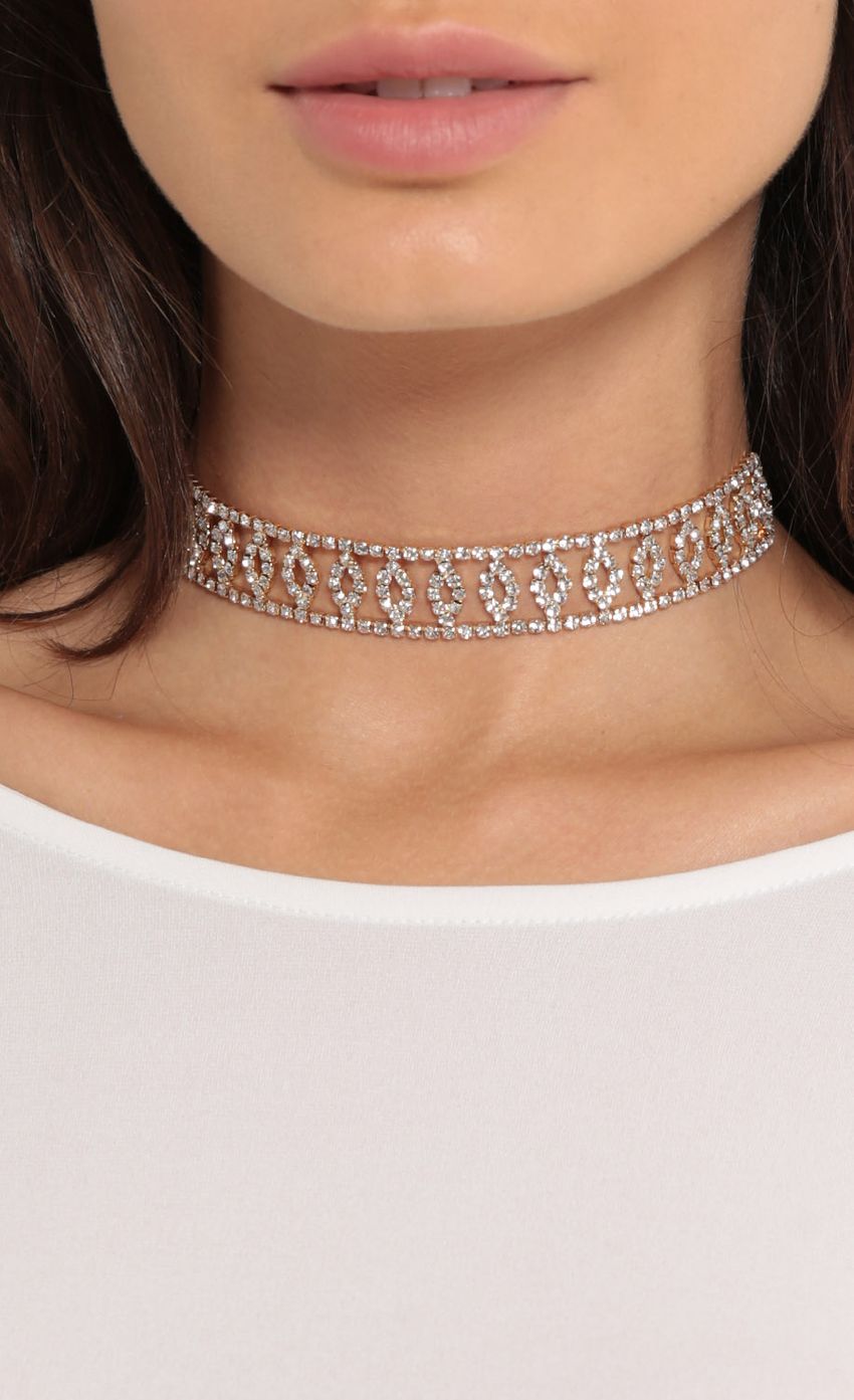 Picture Diamond Sparkle Choker. Source: https://media-img.lucyinthesky.com/data/Jul17_2/850xAUTO/0Y5A3188.JPG