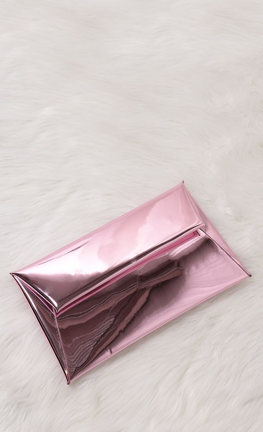 Picture Pink Metallic Clutch. Source: https://media-img.lucyinthesky.com/data/Jul17_2/850xAUTO/0Y5A4292.JPG