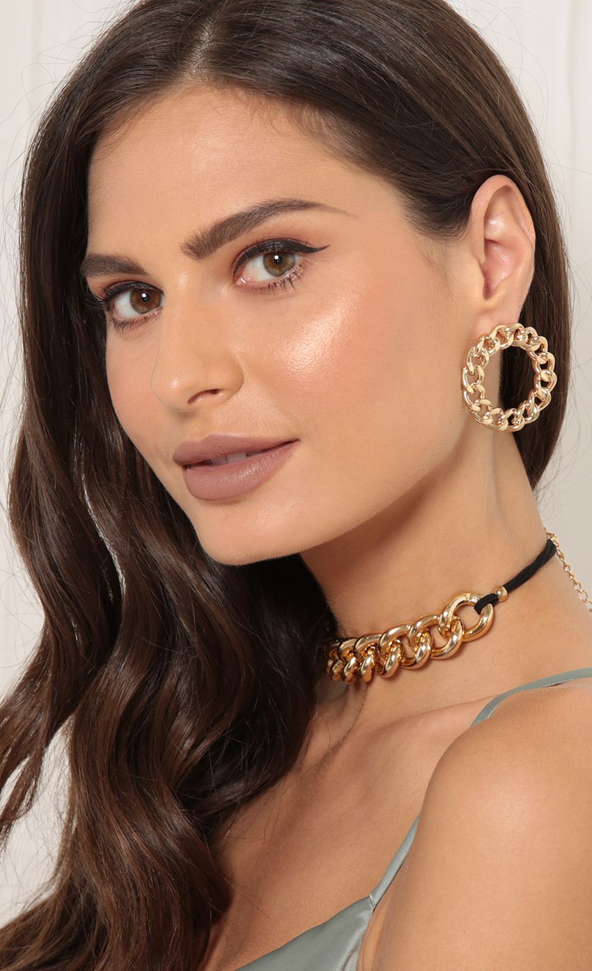 Picture Gold Chain Choker and Earrings Set. Source: https://media-img.lucyinthesky.com/data/Jul17_2/850xAUTO/0Y5A5656S.JPG
