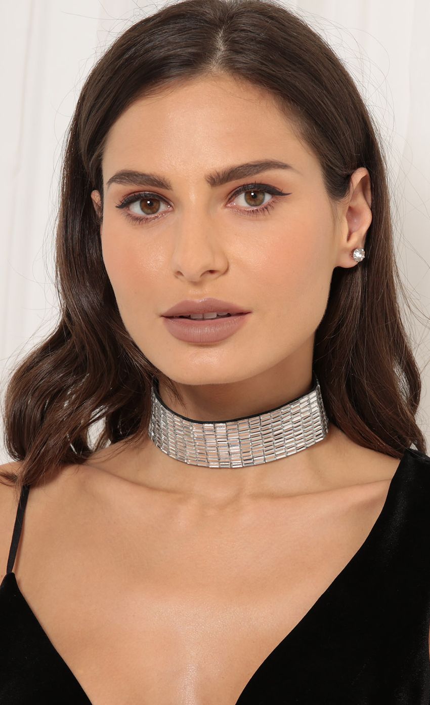Picture Metallic Choker Necklace and Earrings Set in Silver. Source: https://media-img.lucyinthesky.com/data/Jul17_2/850xAUTO/0Y5A7188.JPG