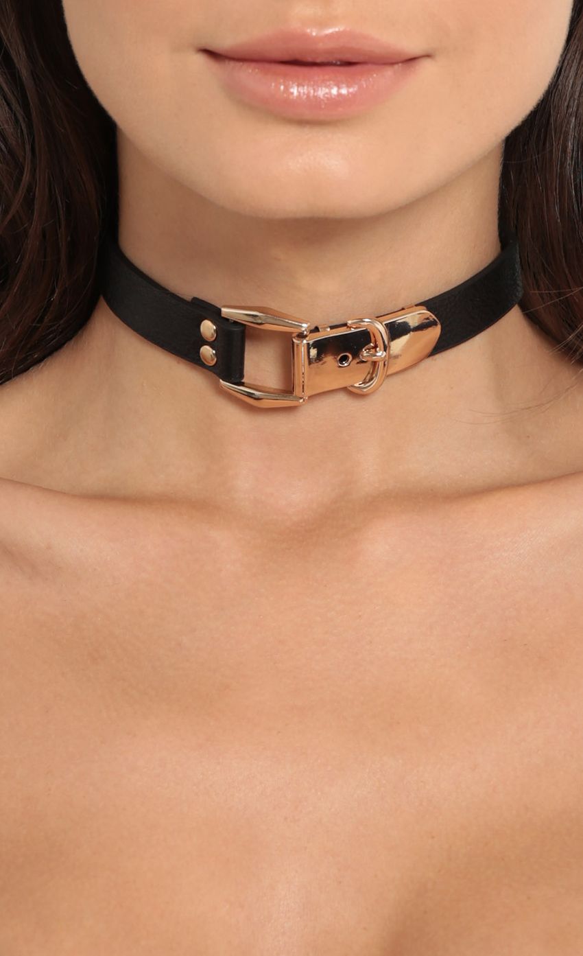 Picture Gold Buckle Detail Choker. Source: https://media-img.lucyinthesky.com/data/Jul17_2/850xAUTO/0Y5A8809.JPG