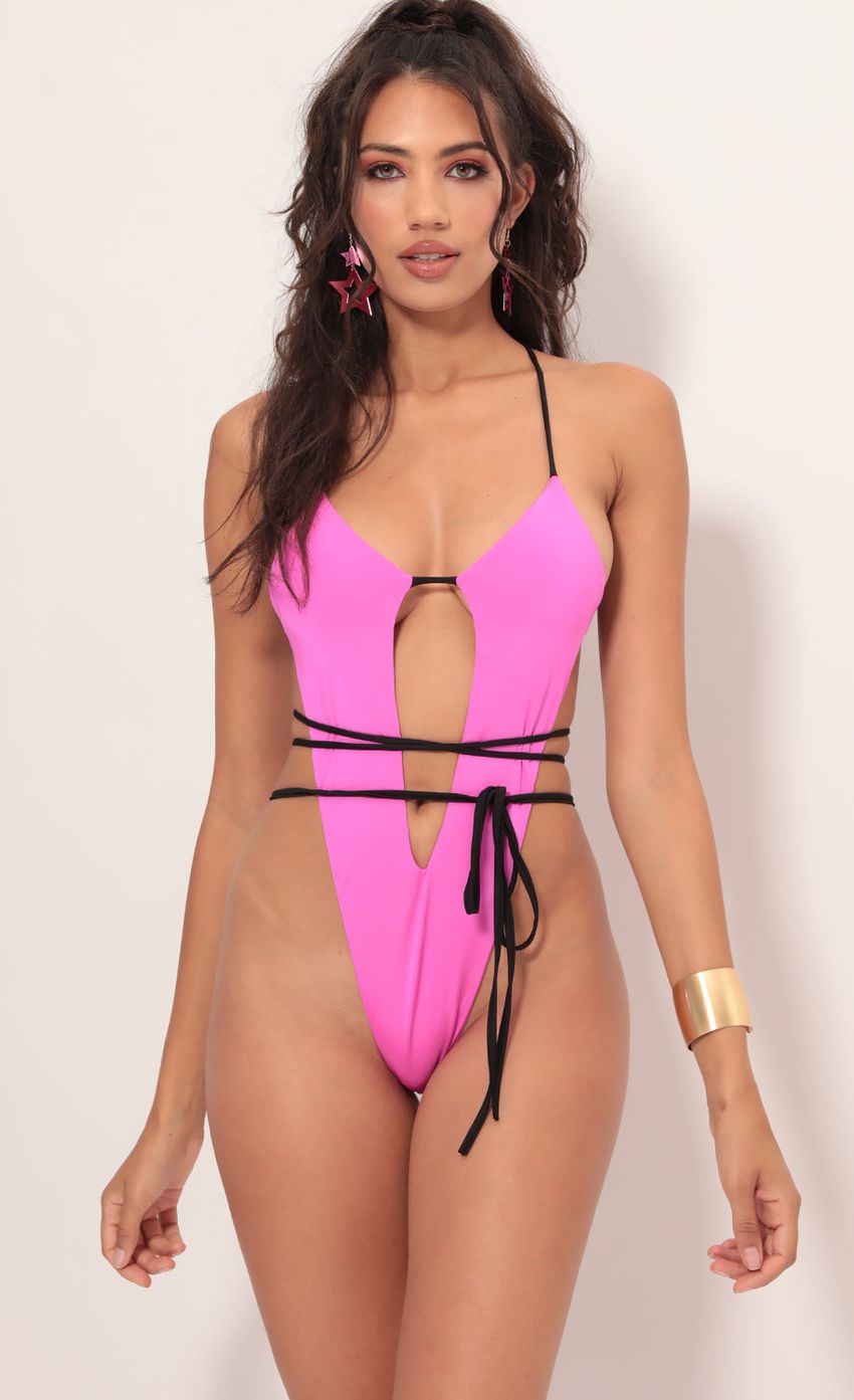 Picture Miami Edge Swimsuit in Pink. Source: https://media-img.lucyinthesky.com/data/Jul19_2/850xAUTO/781A1568.JPG