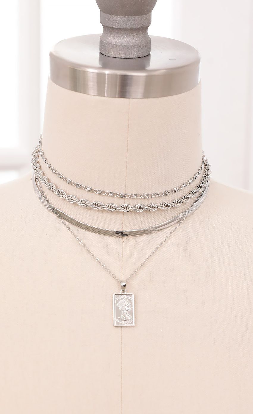 Picture Silver Chunky Chain and Pendant Layering Necklace. Source: https://media-img.lucyinthesky.com/data/Jul20_2/850xAUTO/781A0768.JPG