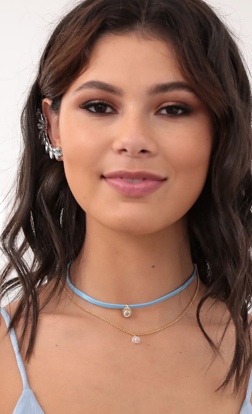 Picture Feeling Blue Layered Choker. Source: https://media-img.lucyinthesky.com/data/Jul20_2/850xAUTO/781A5424.JPG
