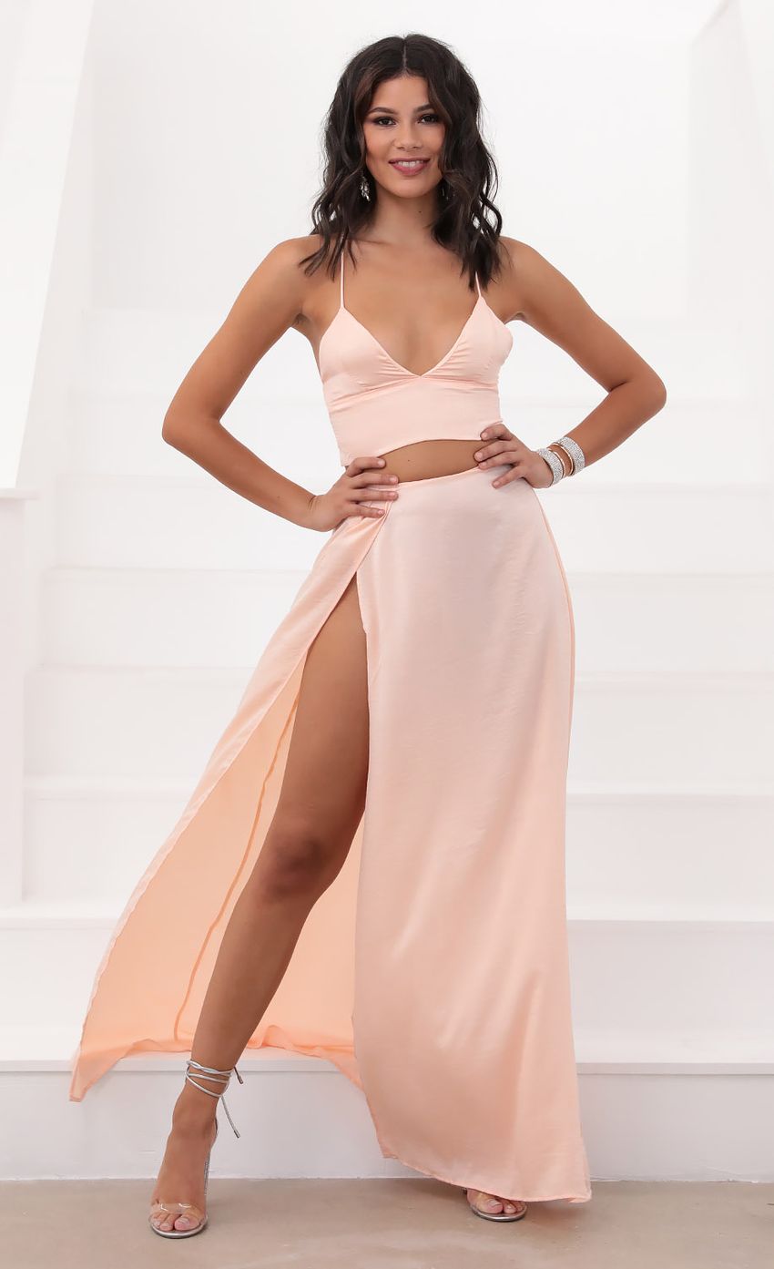 Picture Madeline Maxi Set in Peach. Source: https://media-img.lucyinthesky.com/data/Jul20_2/850xAUTO/781A8669.JPG