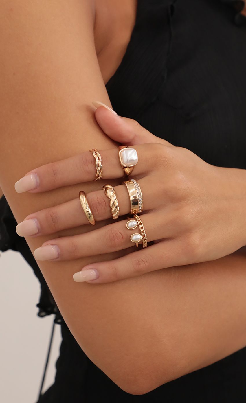Picture Long Lost Pearl Ring Set. Source: https://media-img.lucyinthesky.com/data/Jul21_1/850xAUTO/AT2A0179.JPG