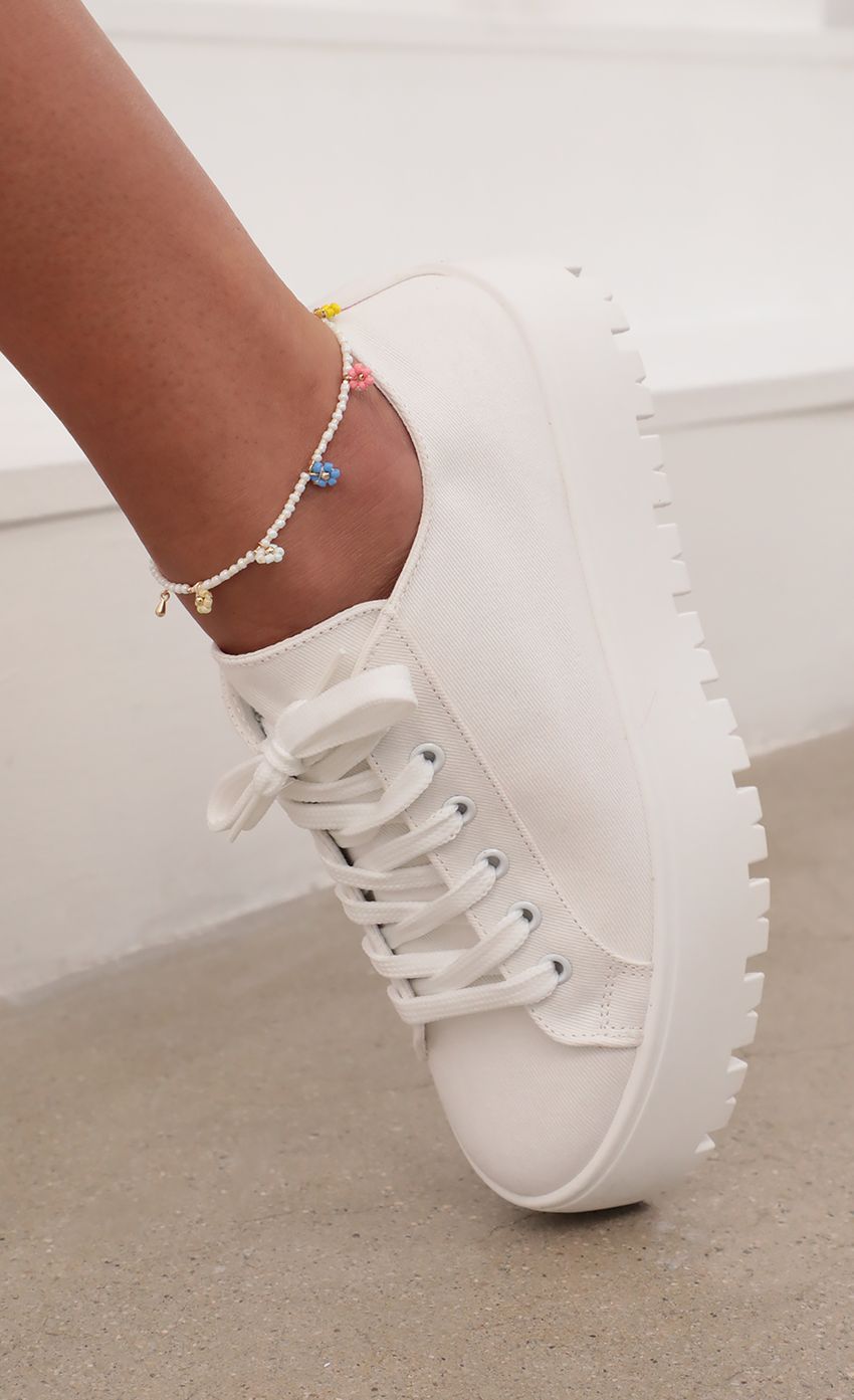 Picture Floral Bliss Beaded Anklet. Source: https://media-img.lucyinthesky.com/data/Jul21_1/850xAUTO/AT2A1156.JPG