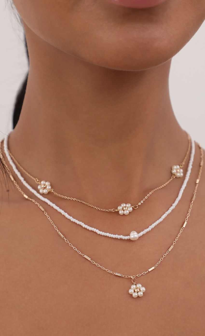 Picture Bring Me to The Daisy Fields Necklace in Gold. Source: https://media-img.lucyinthesky.com/data/Jul21_1/850xAUTO/AT2A4862.JPG