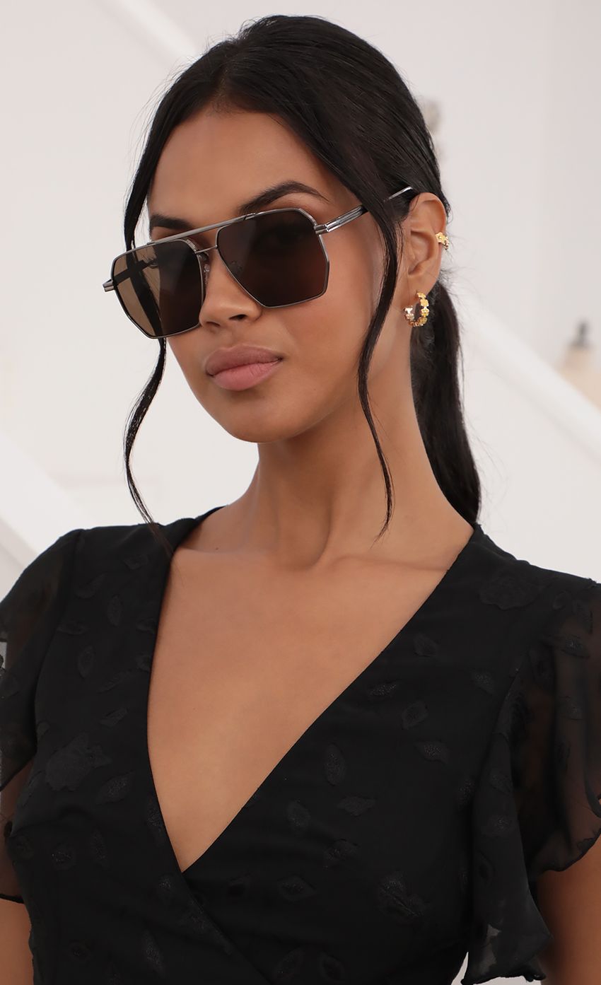 Picture Iman Square Aviator Sunglasses in Brown. Source: https://media-img.lucyinthesky.com/data/Jul21_1/850xAUTO/AT2A5612.JPG