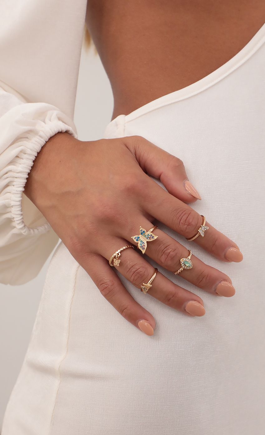 Picture Run Away With Me Ring Set in Gold. Source: https://media-img.lucyinthesky.com/data/Jul21_1/850xAUTO/AT2A7229.JPG